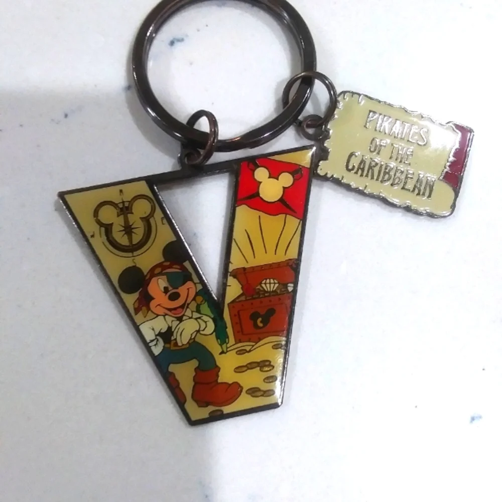Mickey Pirate Keychain - V Initial